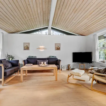 2 Bedroom Gorgeous In *
