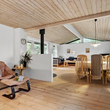 Dom wakacyjny 2 Bedroom Gorgeous In