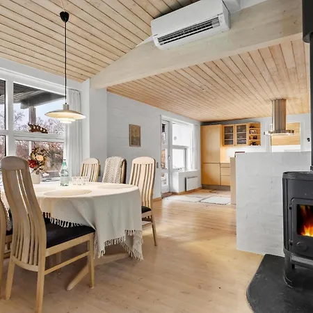 2 Bedroom Gorgeous In Ebeltoft