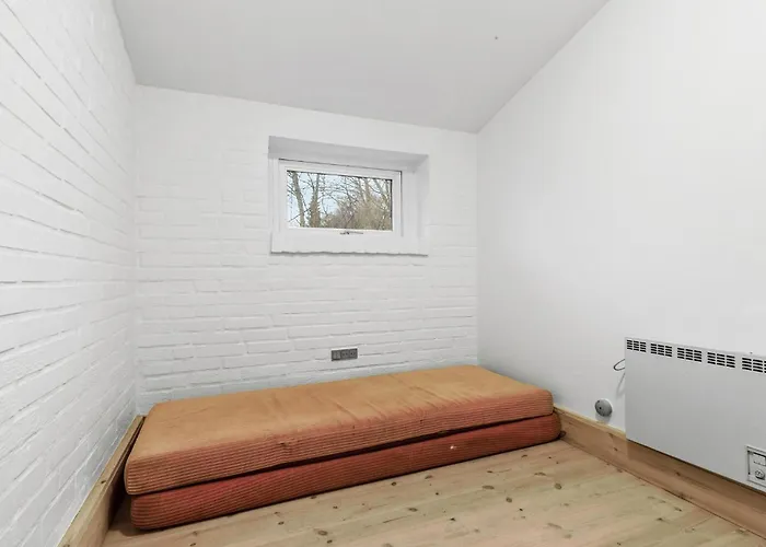 3 Bedroom Lovely In אבלטופט